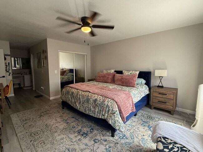 Building Photo - Beautiful Marina View Condo