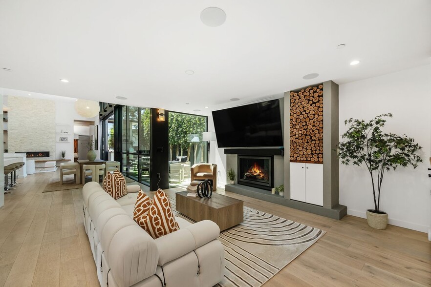 Building Photo - 8617 Higuera St