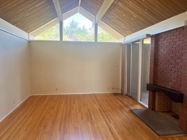 Living room - 880 Larkspur Dr