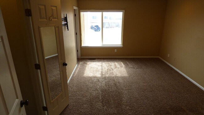 Building Photo - $0 DEPOSIT OPTION. CHARMING 3-BEDROOM HOME IN GREEN VALLEY RANCH WITH SPACIOUS LAYOUT & PRIME LOC...