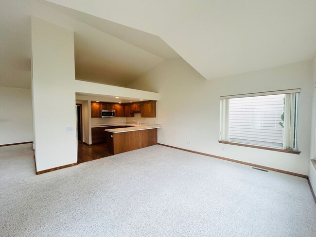 Building Photo - Beautiful Home on Village Greens with Vaul...