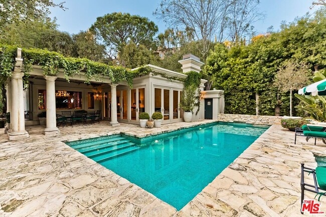 Building Photo - 2353 Bowmont Dr