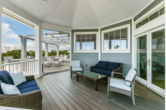 Building Photo - 681 Ocean Palm Way