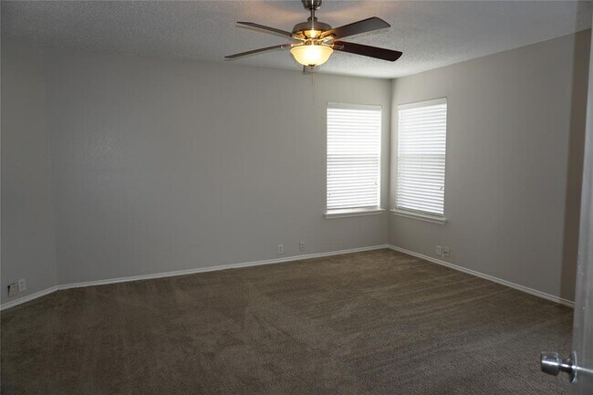 Building Photo - 7020 Glenshire Dr