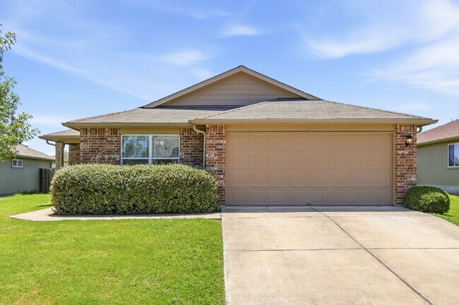 Building Photo - 4 Bed, No Carpet Home in Kyle, Available for Immediate Move-In