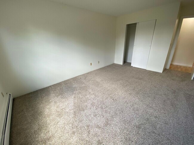 Building Photo - 379 Huse Rd