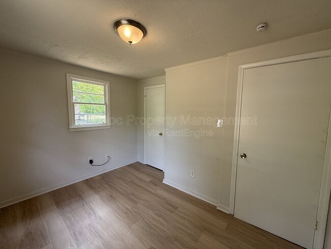 Building Photo - 7258 Twin Cedars Dr