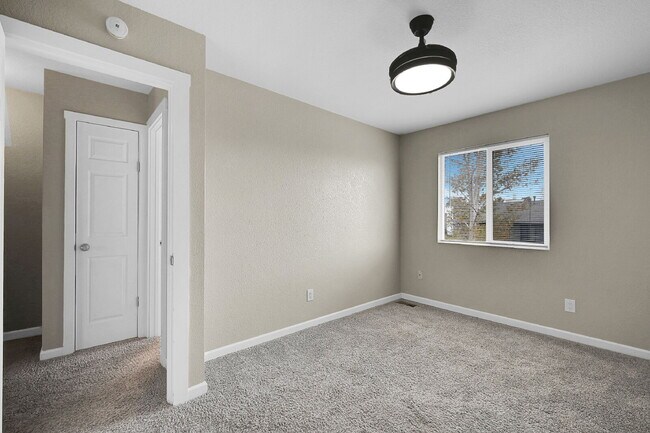 Building Photo - $1,495, 2-bed, 1.5 bath Unit in CO Springs with Assigned Parking Spot.