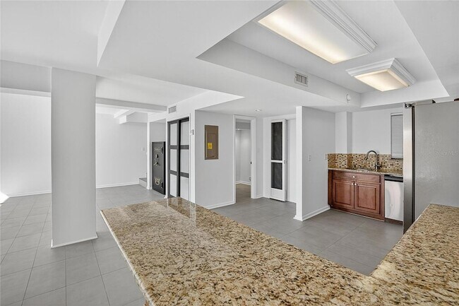 Building Photo - 13618 Greenfield Dr