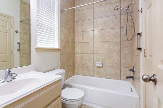 Building Photo - 62 S Longsford Cir