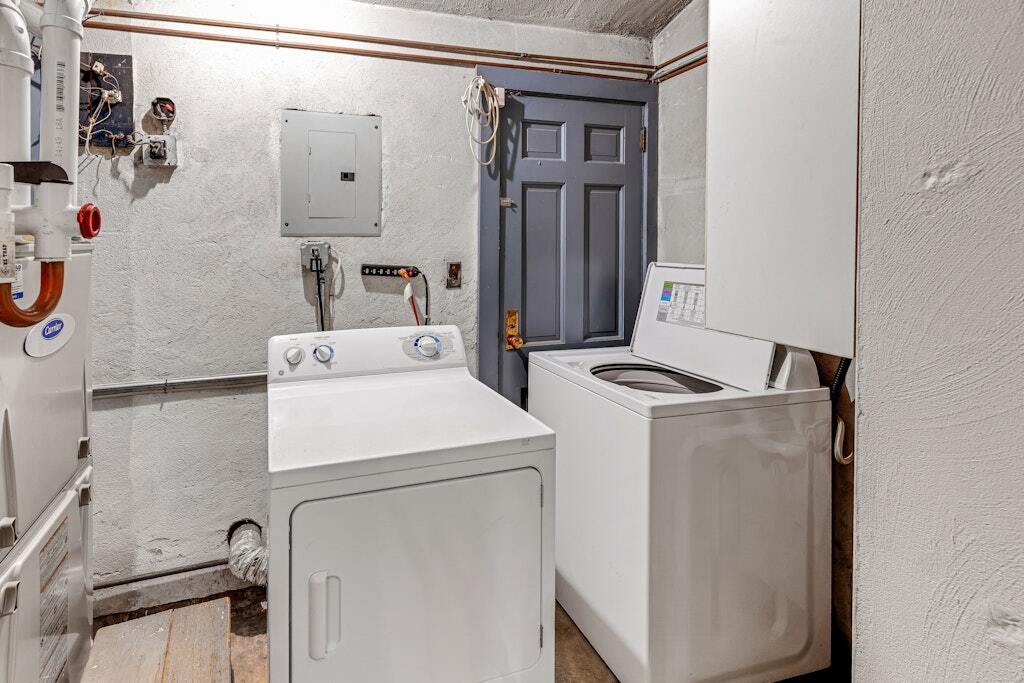 Laundry - 82 Winsor Pl