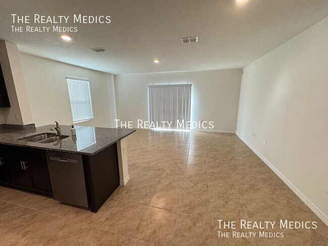 Building Photo - 2331 Gifford Dr