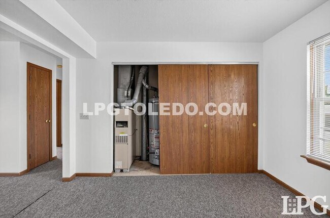 Building Photo - 811 Hilltop Ln