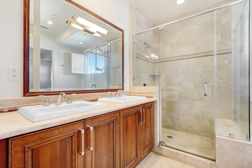 Building Photo - 11323 Huston St