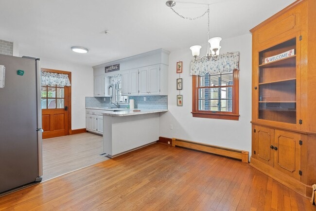 Building Photo - Brick 2-Bedroom Home Close to Farmville an...