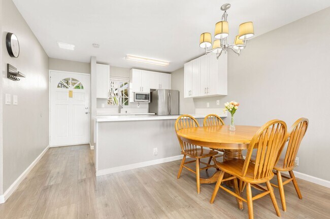 Building Photo - Ocean-View 2BR Townhome at Makakilo Cliffs | Pet-Friendly + 2 Covered Parking