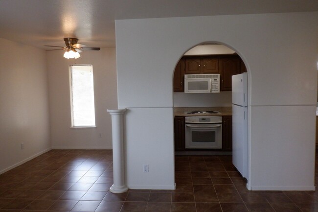 Building Photo - Two Bedroom Upstairs Condo Located in Hend...