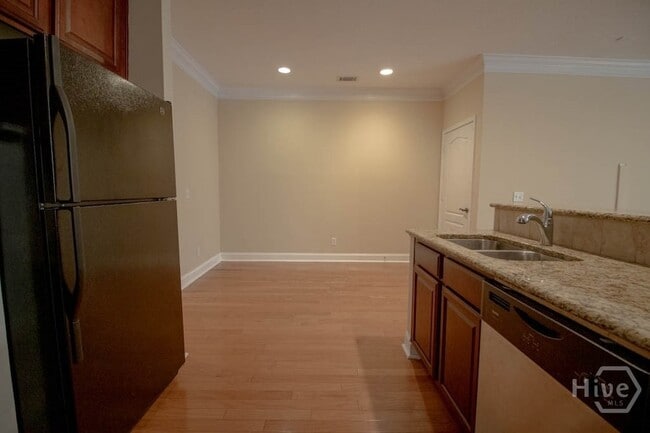 Building Photo - 127 Ventura Pl