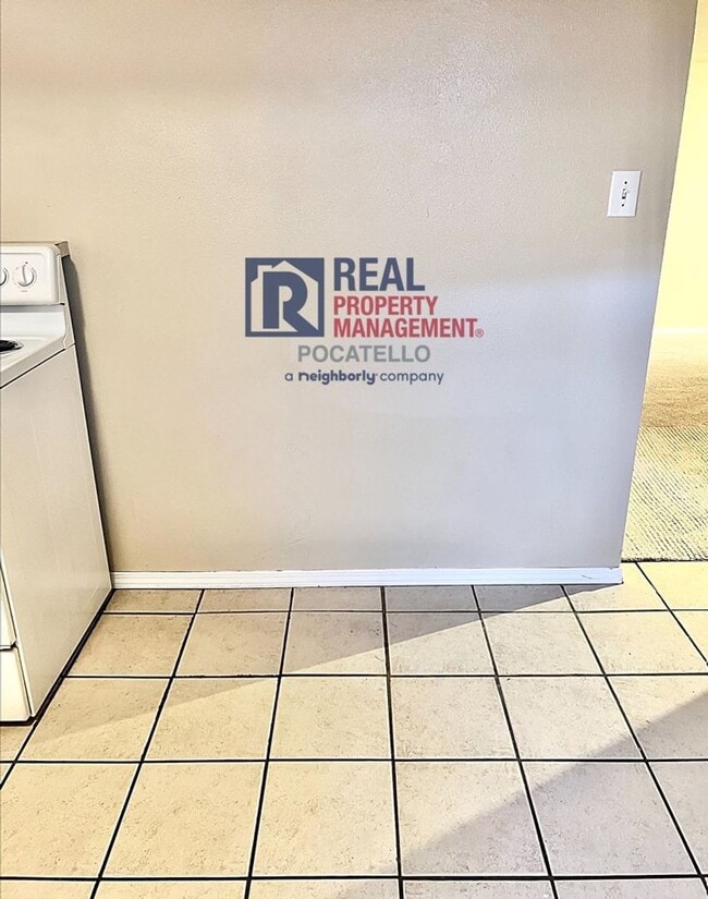 Building Photo - 611 N 11th Ave