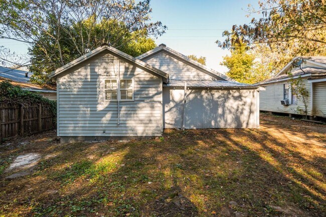 Building Photo - Bessemer Gem! Modern Renovation, Huge Living Room, Great Location