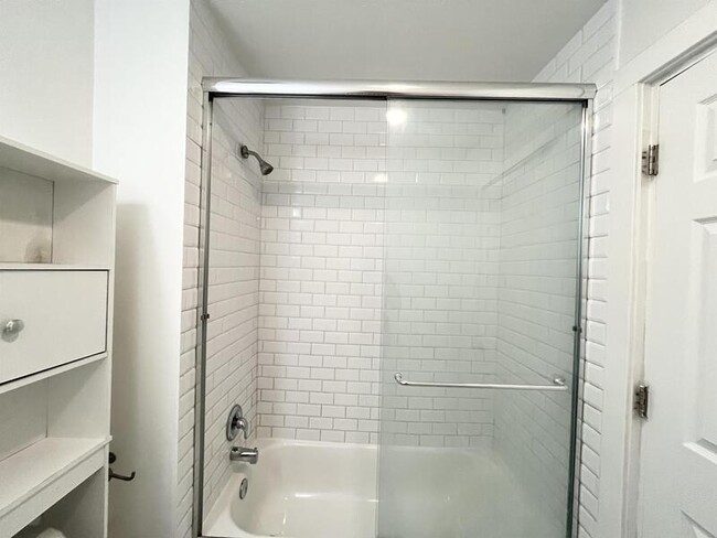 Building Photo - 379 E 800 S