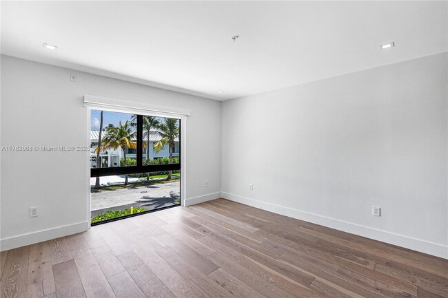 Building Photo - 204 Sunrise Dr