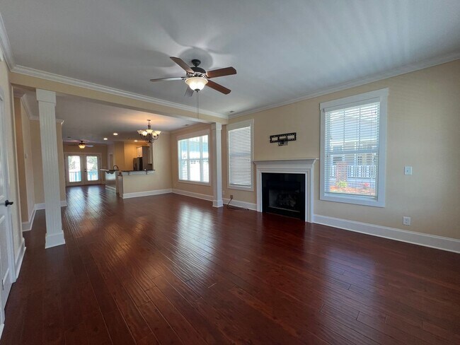 Building Photo - Absolutely Adorable!