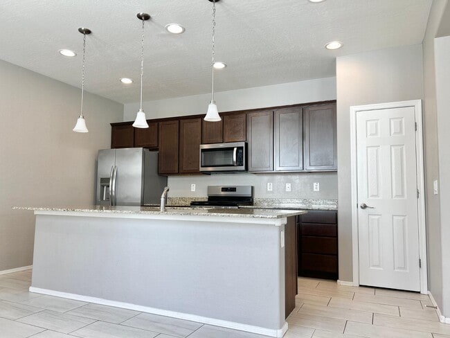 Building Photo - 152 N 56th Pl