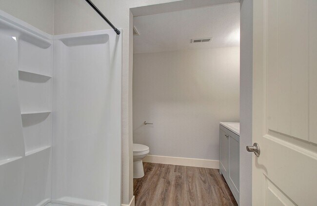 Building Photo - Beautiful 2 Story Town Home - Riverview Terrace Washougal!