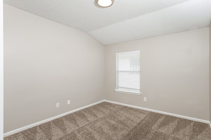 Building Photo - 3014 Piedmont Manor Dr