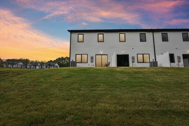 Building Photo - Brand-New Luxury Townhomes – 1st Month Fre...