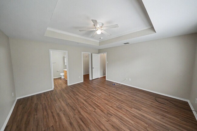Building Photo - 11114 Hillsdale Loop