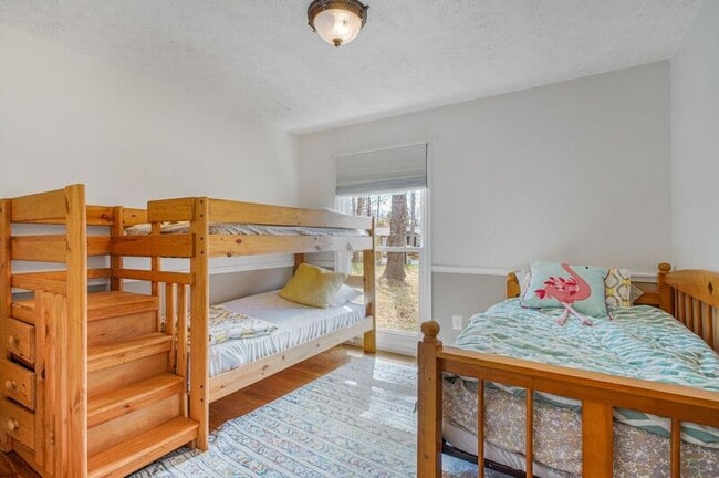 Building Photo - 306 Happy Creek Rd