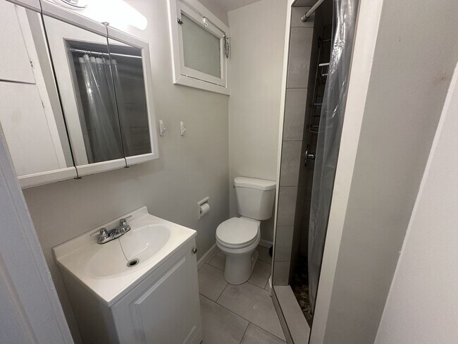 Building Photo - 2318 Santa Clara Ave