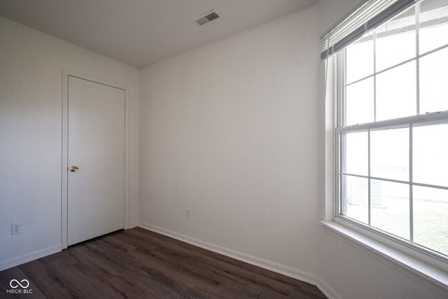 Building Photo - 1723 Farm Meadow Dr