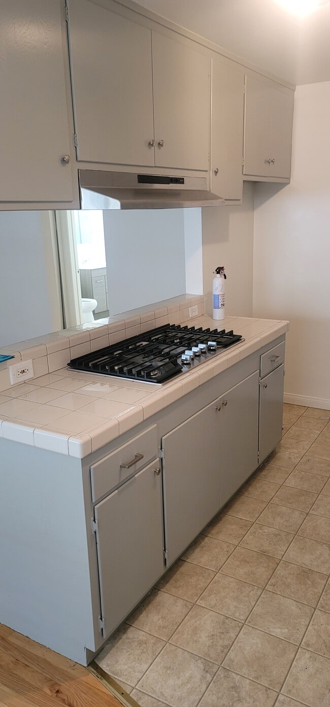 new stove/oven - 808 E La Palma Dr