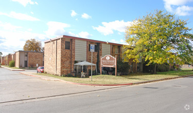 Building Photo - Woods of Haltom