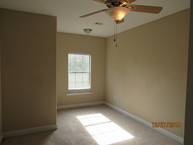 Building Photo - 544 Maple Ave