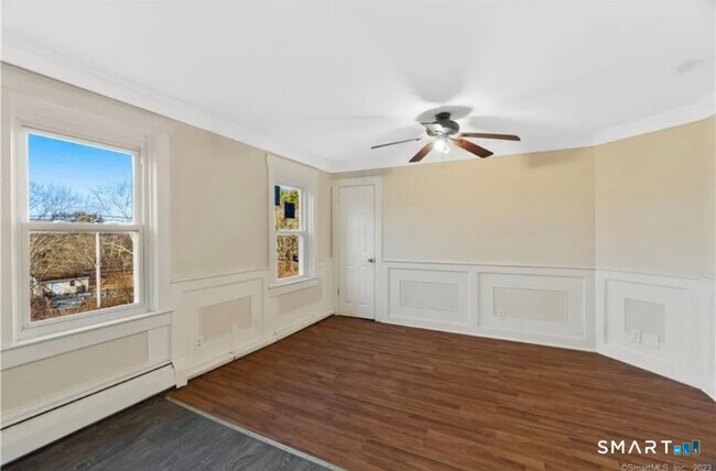 Building Photo - 204 Main St