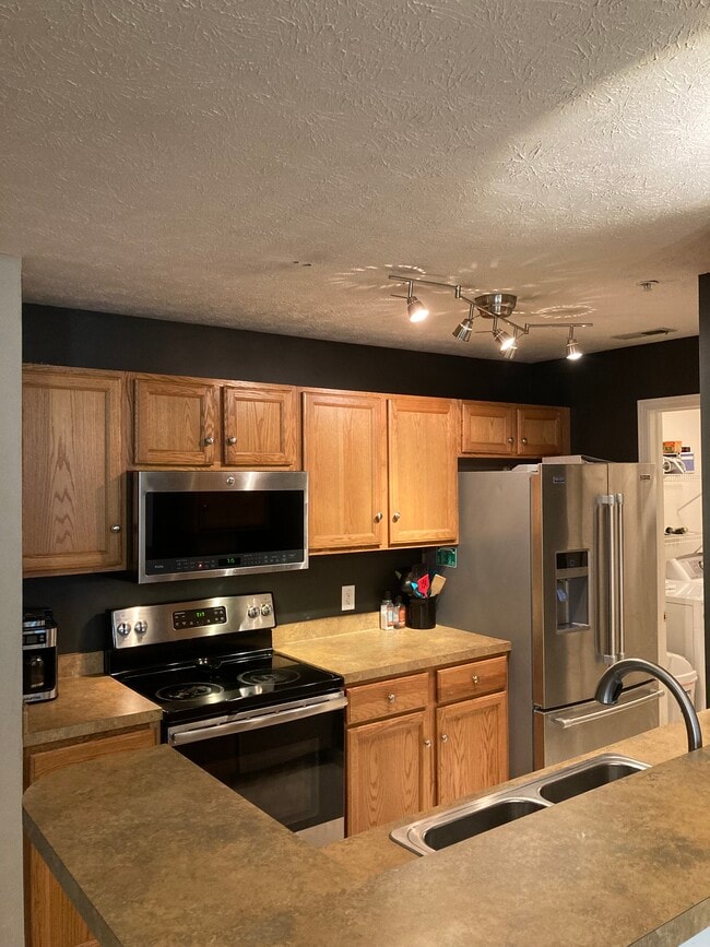 Building Photo - 14829 Lenox Dr