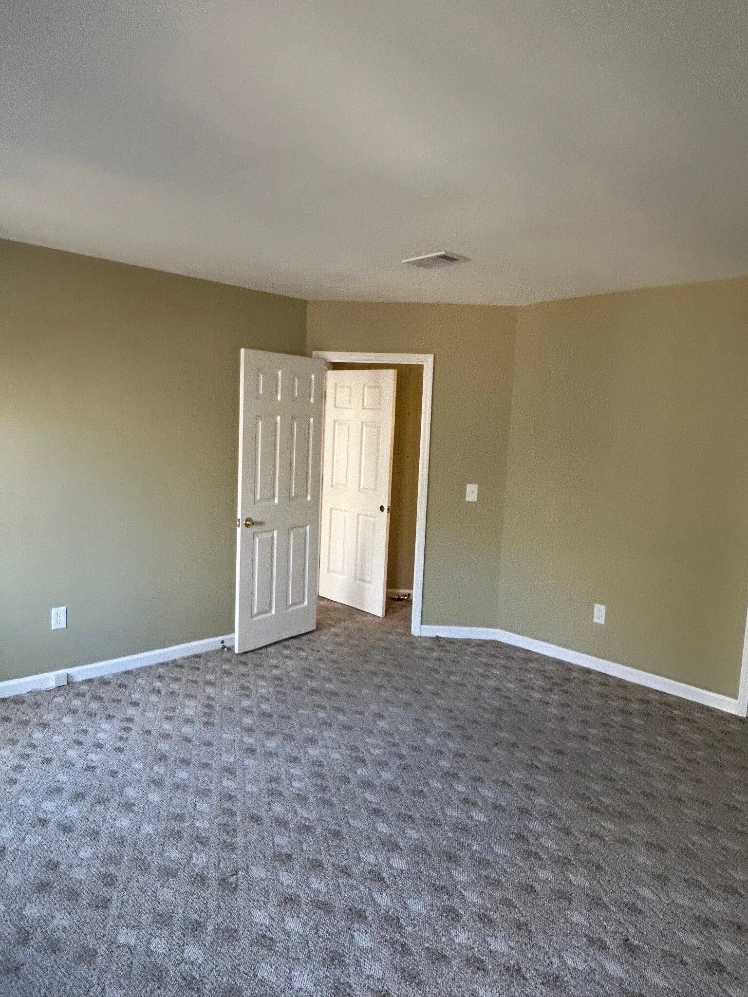 Building Photo - 102 Bainbridge Dr