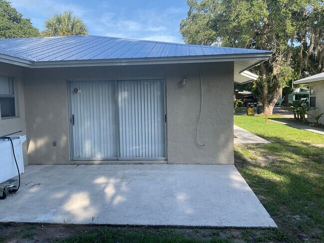 Building Photo - 2 Bedroom 2 Bathroom 1/2 Duplex