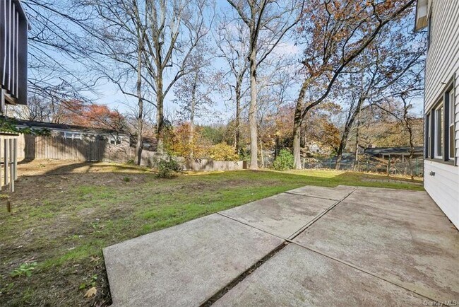 Building Photo - 3 Lakeview Ave