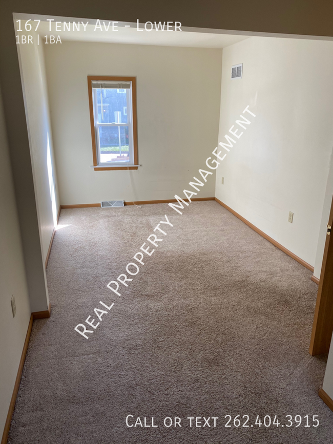 Building Photo - Spacious 1 bedroom lower