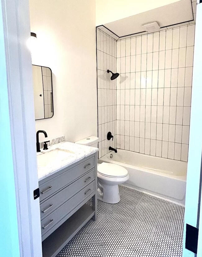 Building Photo - 2015 Forbes Ave