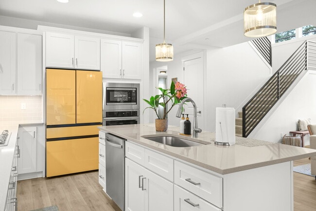 Building Photo - 5891 SW 67th Pl