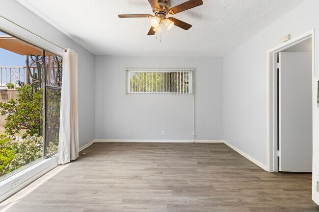 Interior Photo - 3888 Potomac Ave