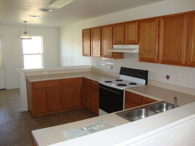 Building Photo - 2909 Cantabrian Dr