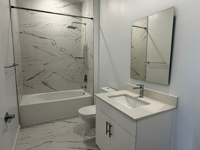 Building Photo - 368 Famagusta Dr