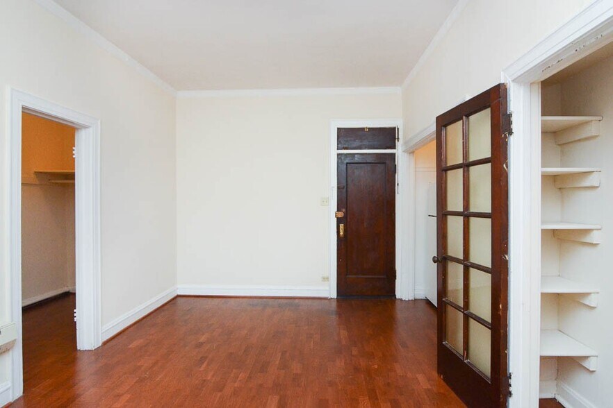 Building Photo - 4650 N Paulina St